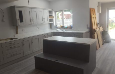Shaker Style Kitchen With Bench Island